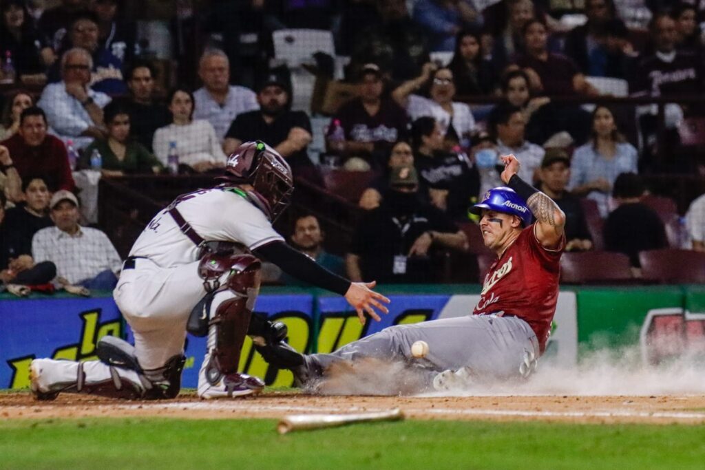 Charros amplia su ventaja y sobrevive a rally de Tomateros