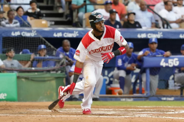 Rockies de Colorado se hacen de Willi Castro