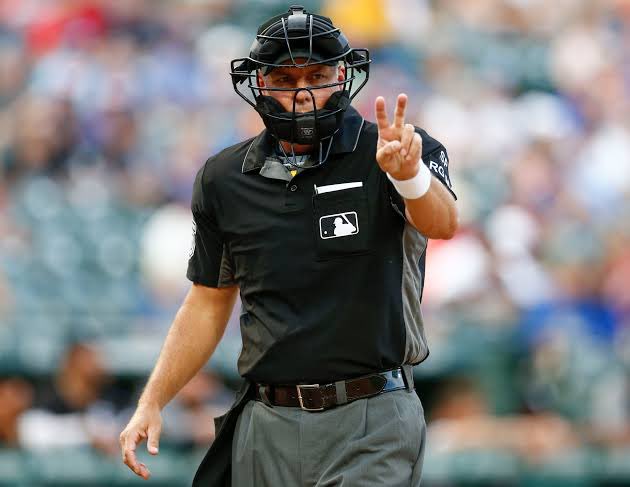 Decisiones revocadas preocupan a los umpires en MLB
