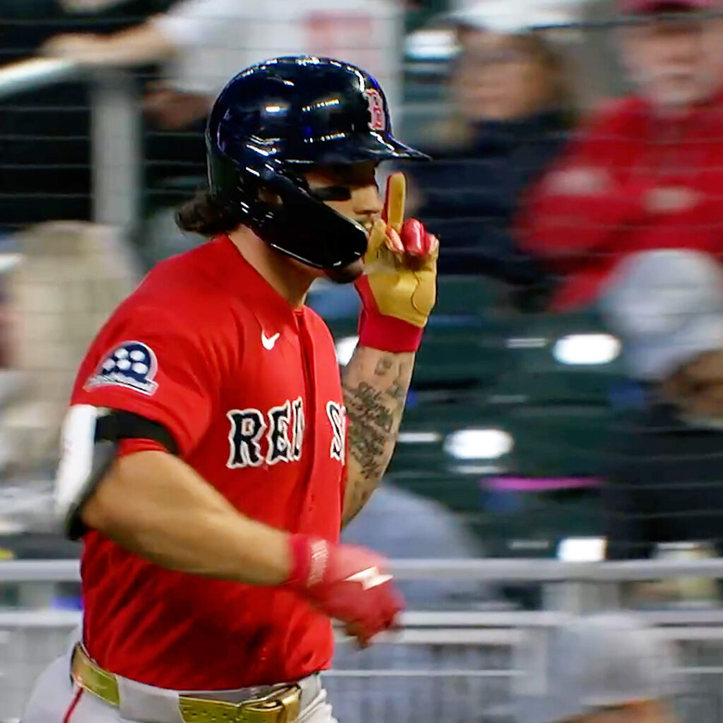 Jarren Duran protagoniza incidente con aficionado en derrota de Boston Red Sox