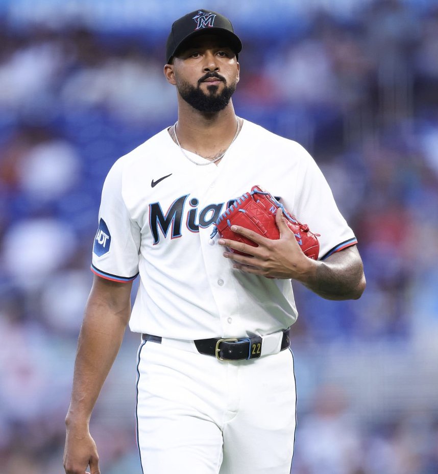 Sandy Alcántara lanza un “Maddux” y reafirma su dominio en la lomita
