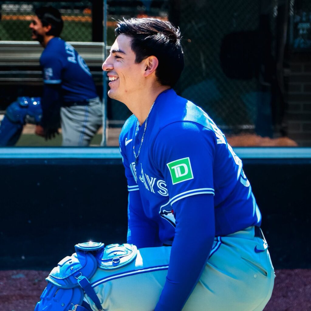 Brandon Valenzuela debuta con hit y se convierte en el mexicano 153 en MLB