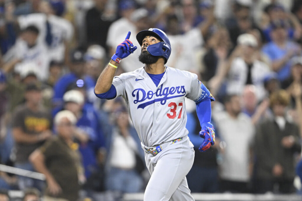 Dodgers también pierde a Teoscar Hernández y aumentan sus problemas por lesiones
